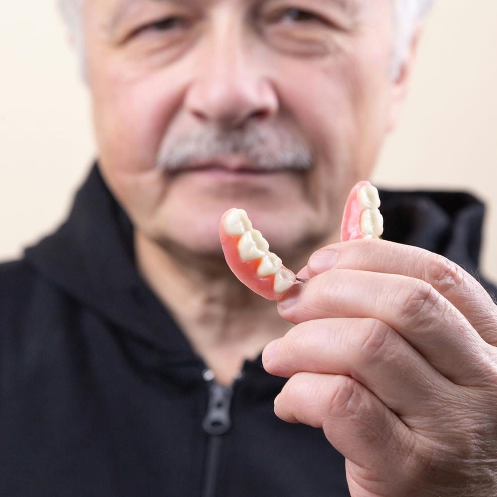 your-guide-to-the-different-types-of-false-teeth